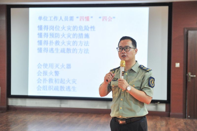 重消防，，，筑防线！河南LEwin乐玩发展消防变乱应急预案演练