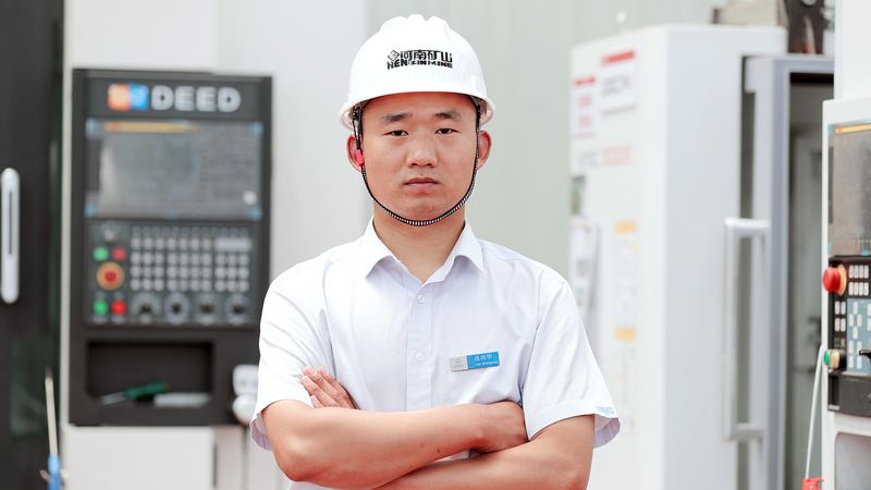 致敬楷模！！！河南LEwin乐玩精加工车间连尚华