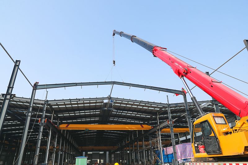 上梁大吉！河南LEwin乐玩智能产业园7号车间建设中