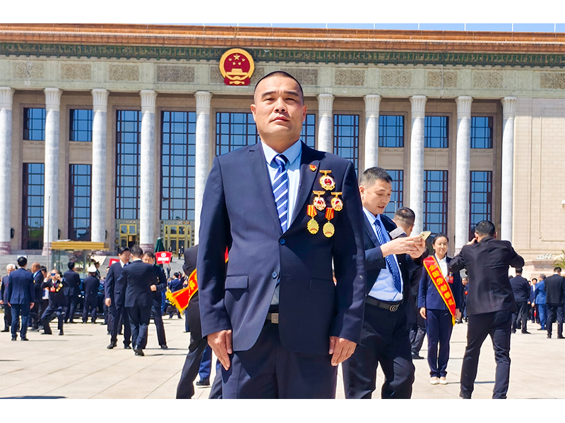 ：：！！！河南LEwin乐玩李杰被评为“全国劳动圭表”